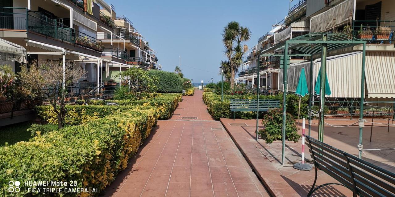 Апартаменты Sea Garden, Fronte Mare Con Piscina Маскали Экстерьер фото