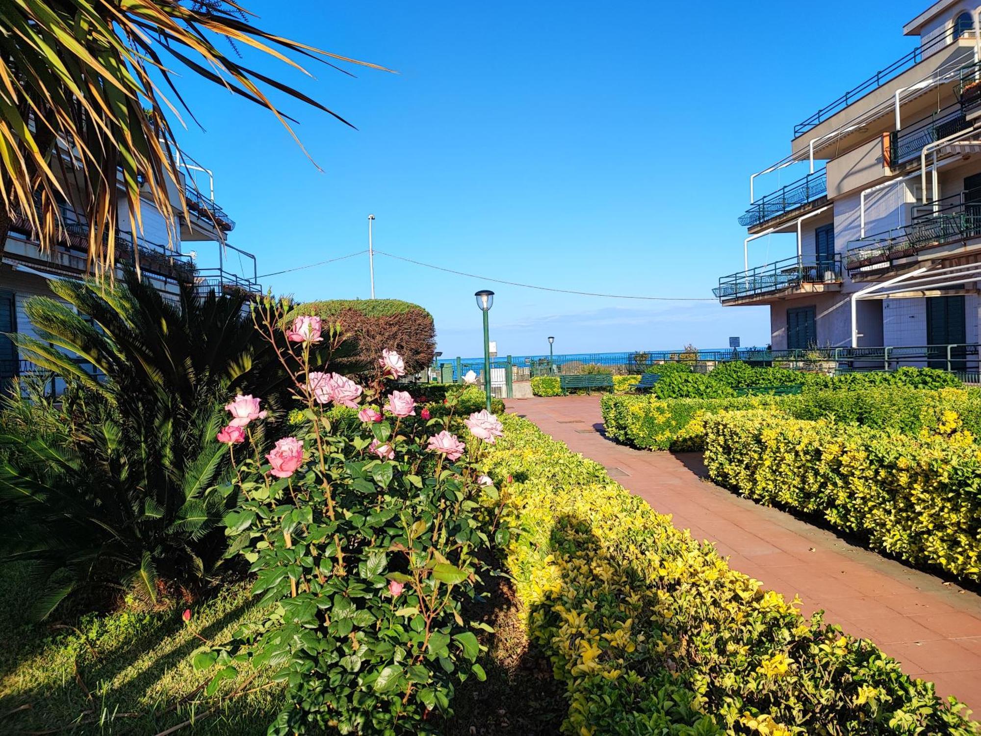 Апартаменты Sea Garden, Fronte Mare Con Piscina Маскали Экстерьер фото